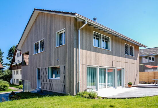 Moderne Holzhäuser: Minergie Haus aus Holz, Holzsystembau, schlüsselfertig