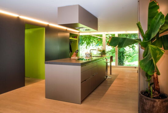 Moderne Architektur: Individuelle Küche in Bauernhaus